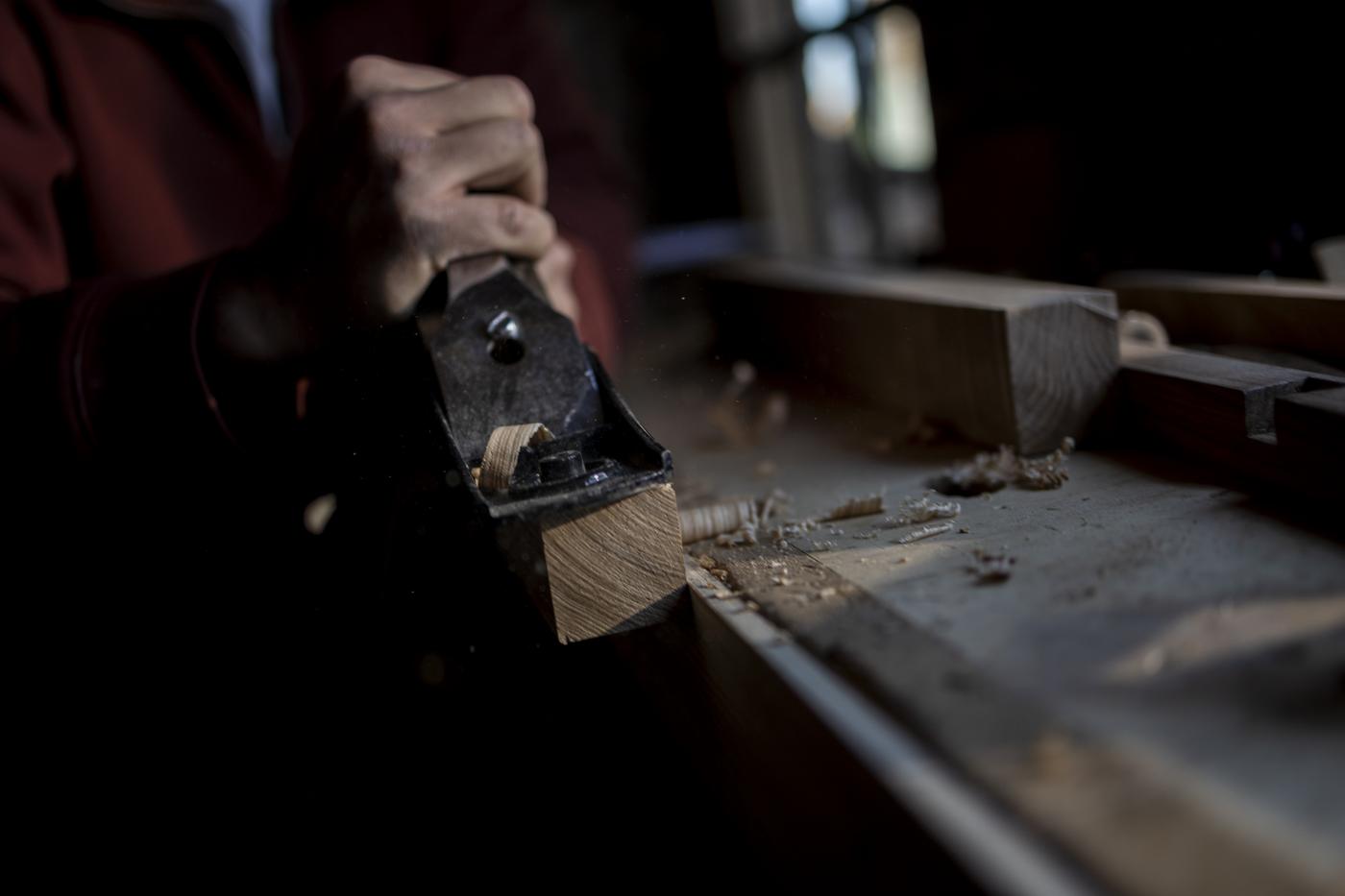 In the workshop, the crafting under way