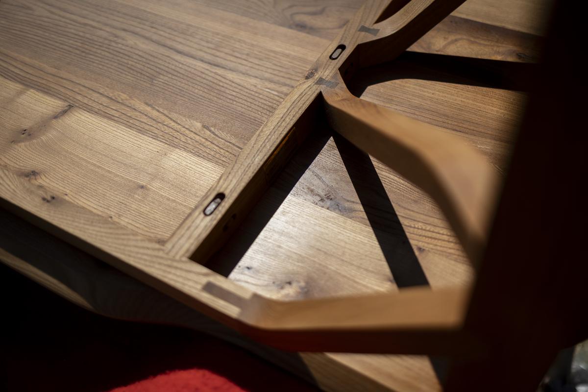 Héraclite, table de repas, assemblage ajusté en atelier, 230 × 90 cm, h 75 cm