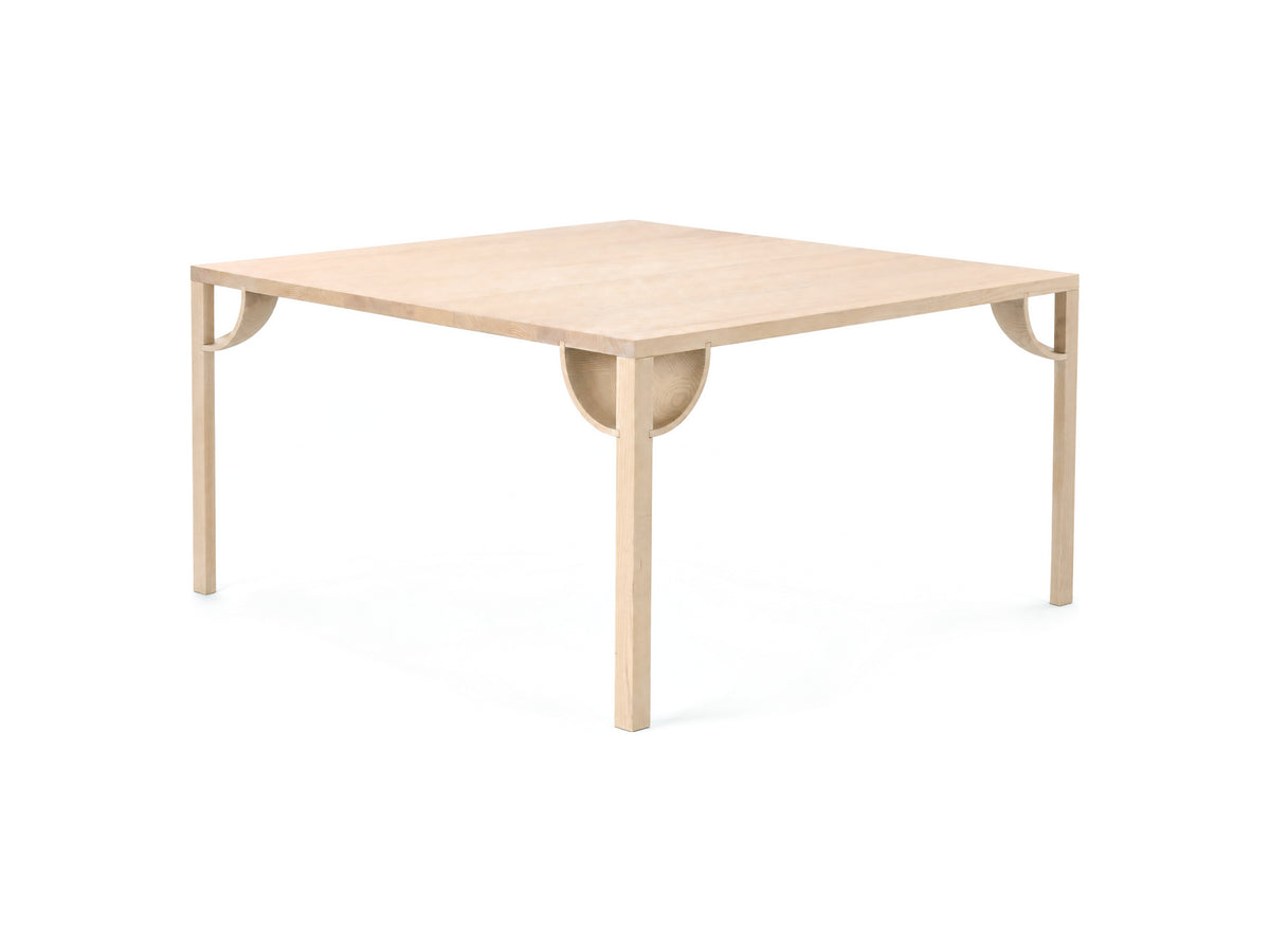 Séléné, table de repas carrée