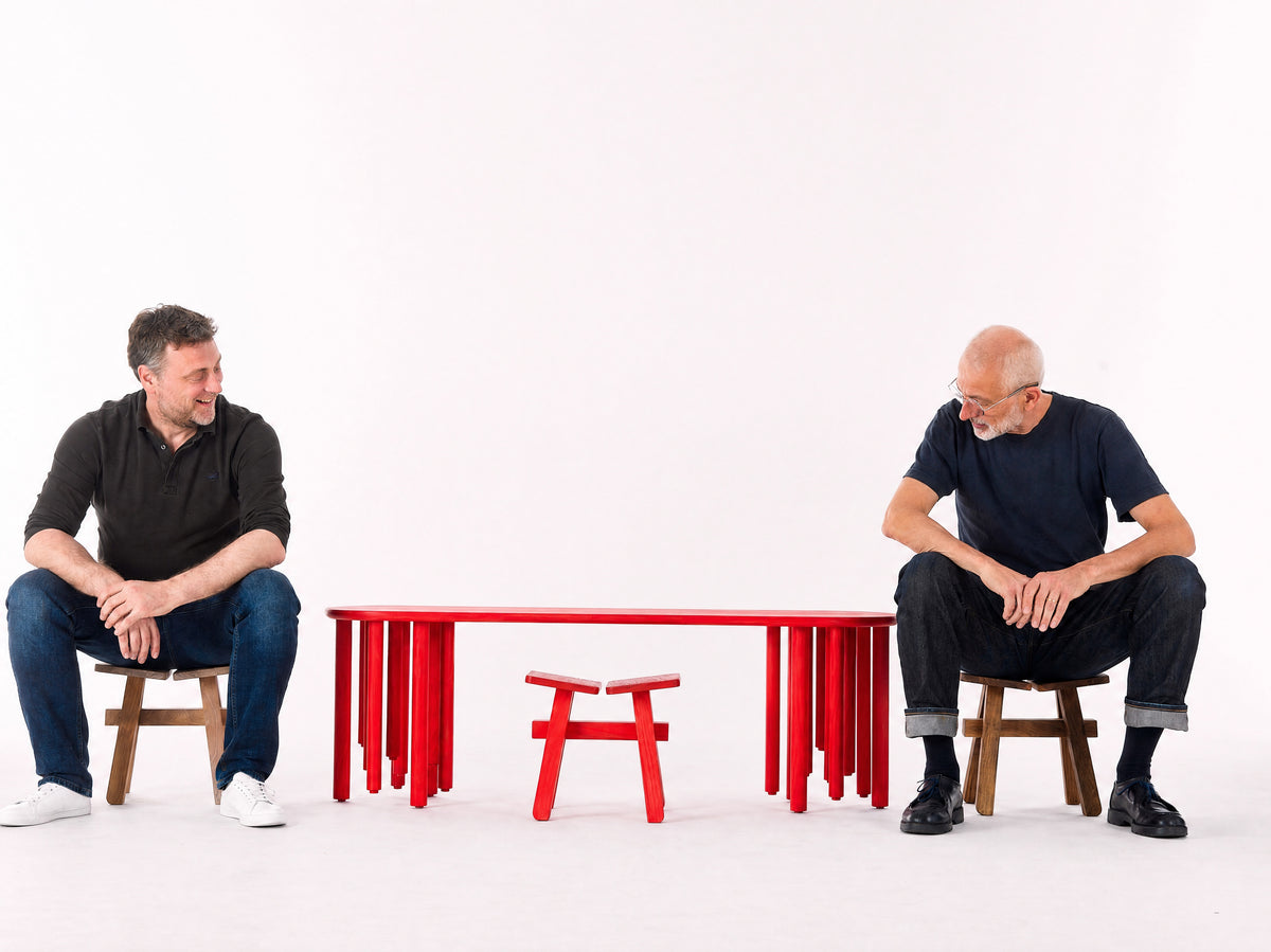 Huub Ubbens et Tristan Dubois de part et d'autre de la banquette Madame Taconeo