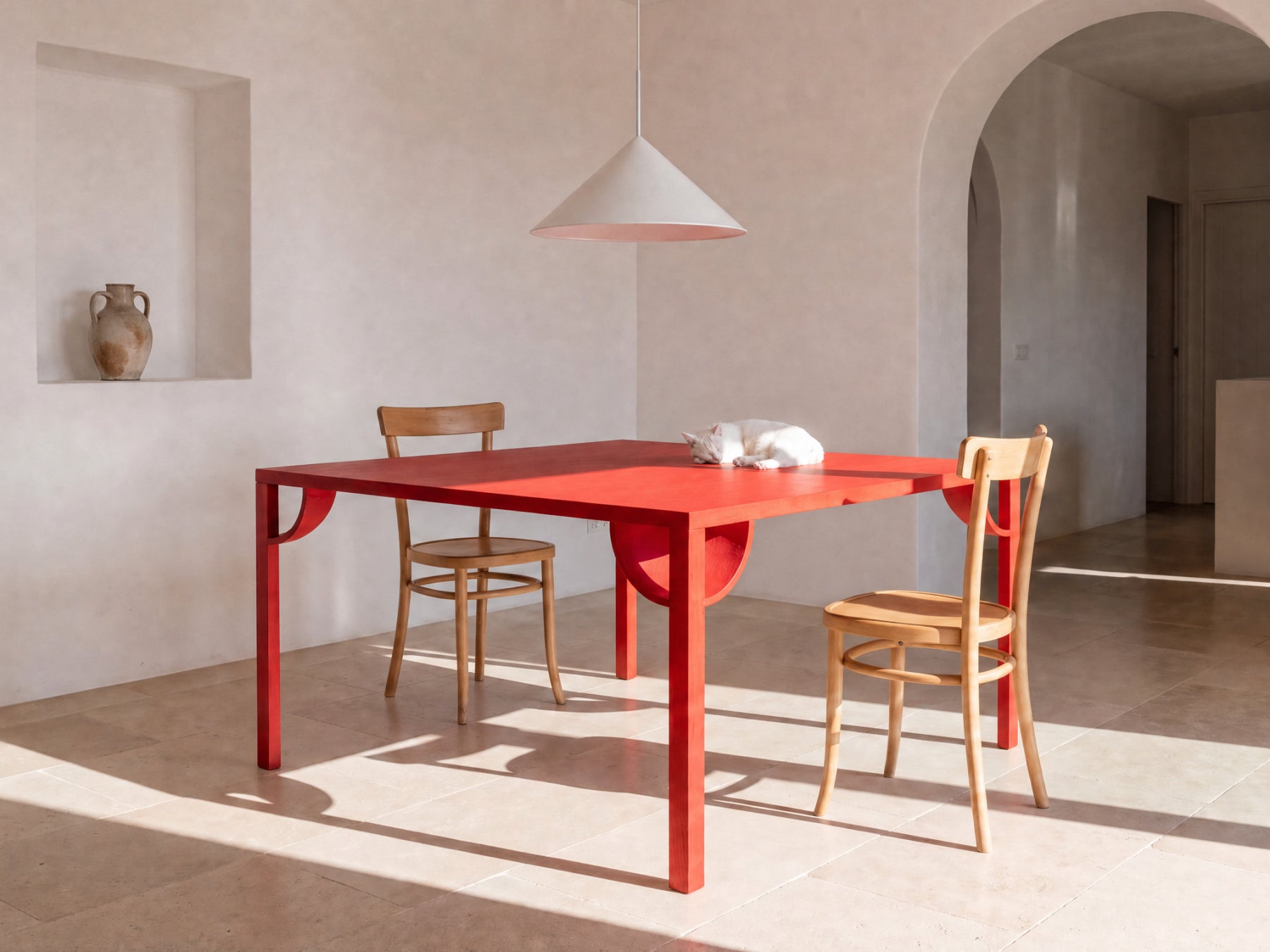 Séléné, table de repas carrée, Frêne Rouge lumière, en situation